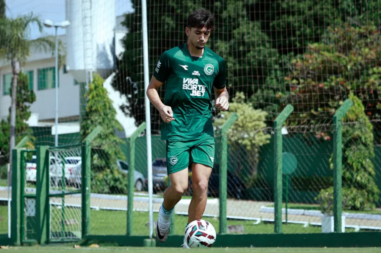 Mercado da Bola: Joia do Goiás, Lucas Rodrigues é procurado por clube da Premier League
