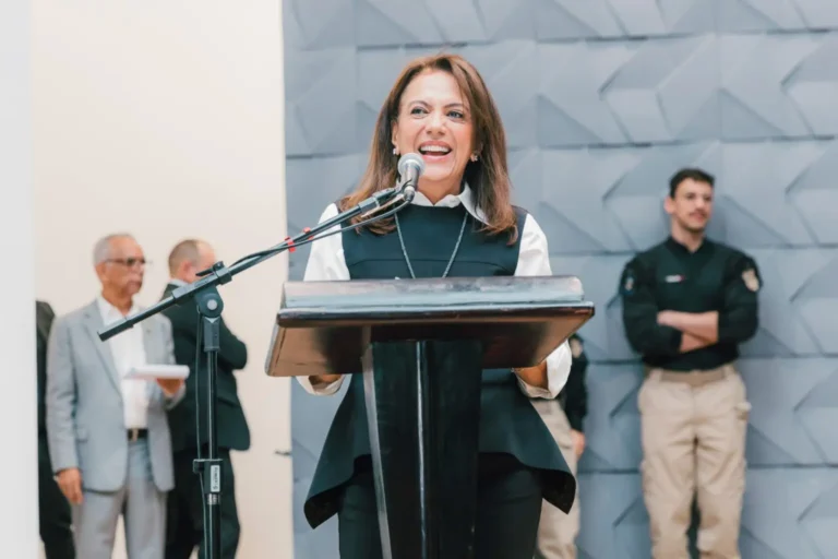 Gracinha lidera corrida ao Senado, Vanderlan e Gayer embolam disputa pela segunda vaga, diz Paraná Pesquisas