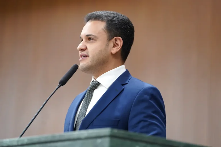 Cairo Salim deixa o PSD e se filia ao MDB, que chega a sete deputados na Alego