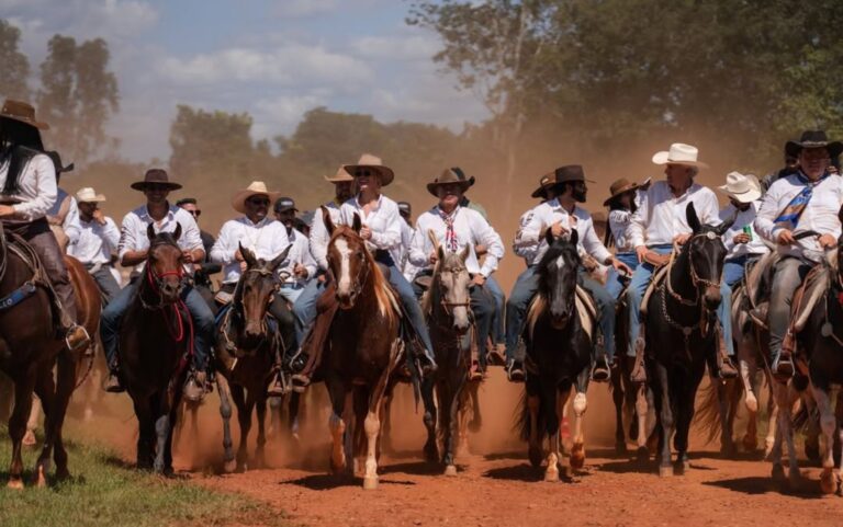 Cavalos de até 200 mil e famosos: veja detalhes da cavalgada do Gusttavo Lima