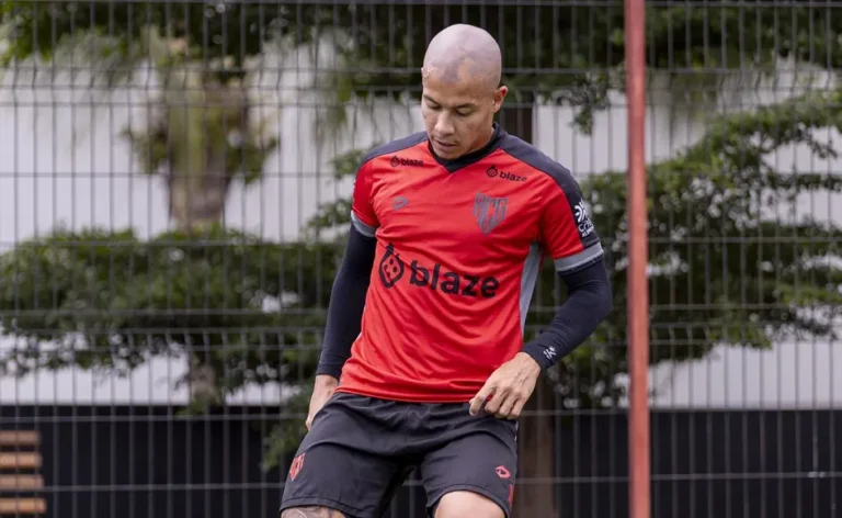 Mesmo na laterna, volante Cristiano vê bom desempenho do Atlético na Série B do Brasileirão