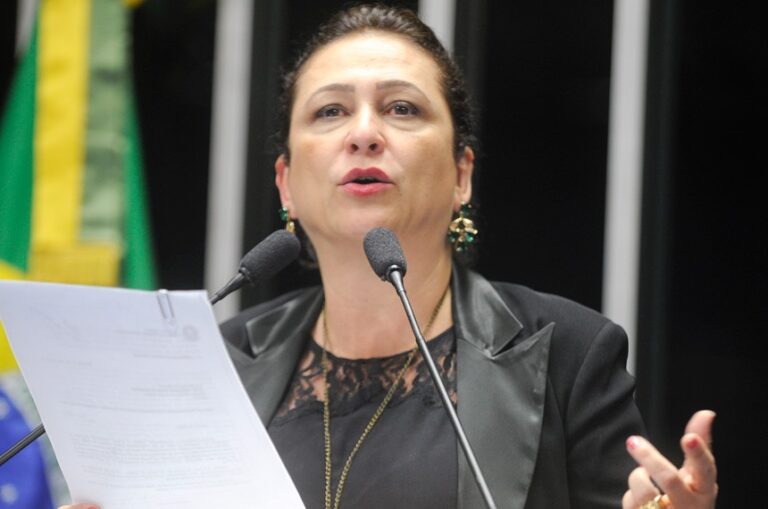 Kátia Abreu se filia ao PT e declara apoio à reeleição de Lula