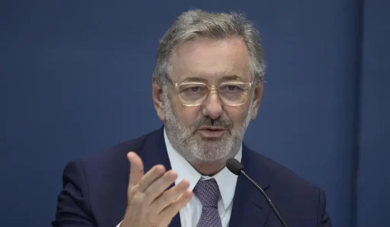 “Interesse nacional não pode ser gerido localmente”, diz ministro de Lula sobre acordo de terras raras em Goiás