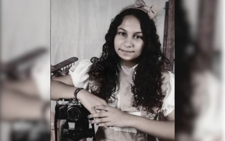 Mãe de menina que morreu após ficar presa na janela faz homenagem à filha: ‘Meu tudo’