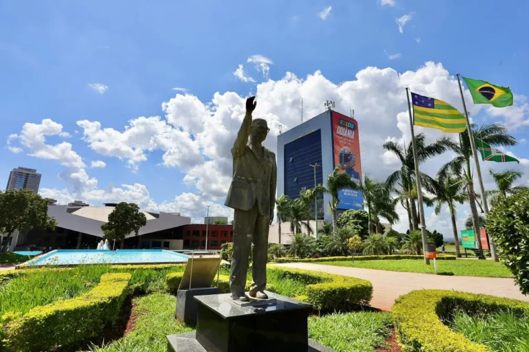 Prefeitura de Goiânia decreta ponto facultativo na véspera de Tiradentes; veja o que abre e fecha