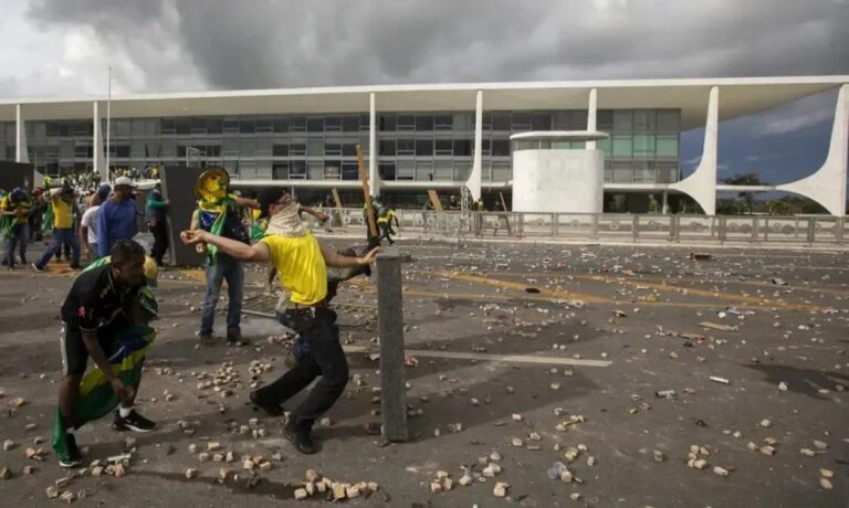 Em decisão deste sábado, Moraes suspende lei de dosimetria para condenados pelo 8 de janeiro