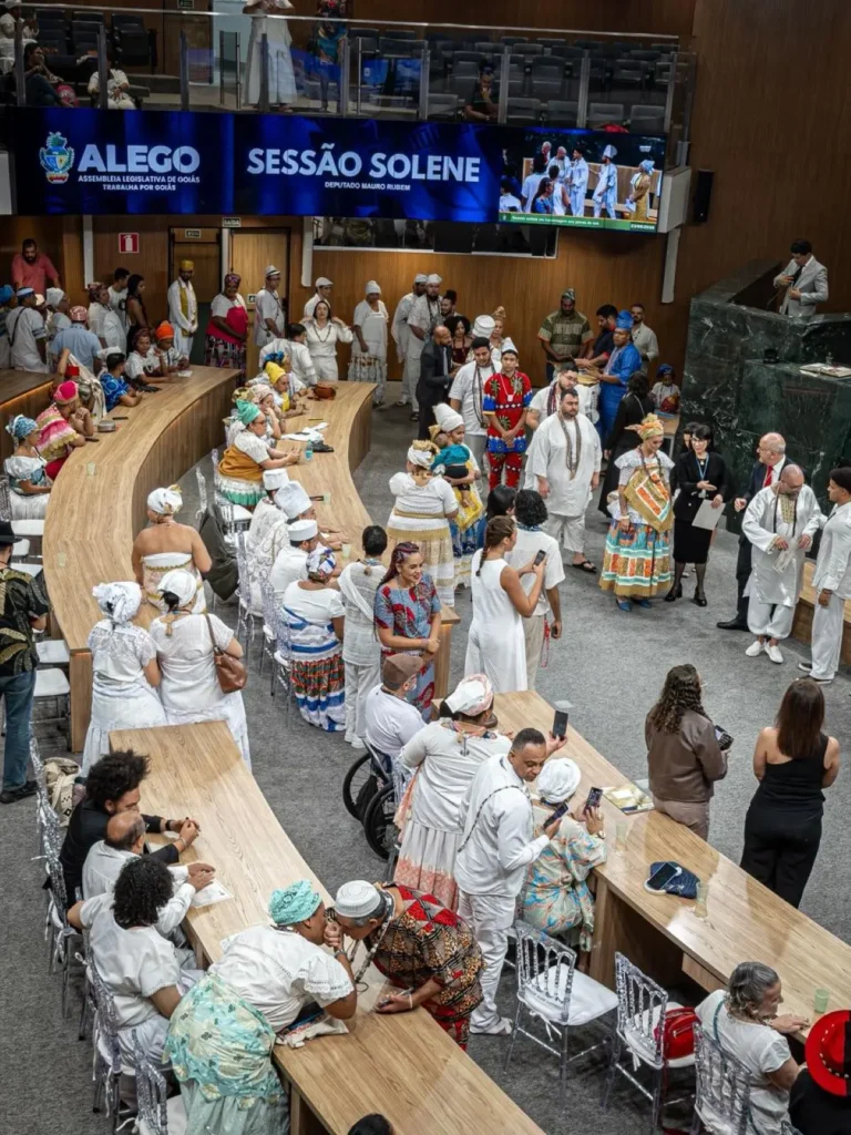 Povos de Axé: Sacerdotes, juristas e pesquisadores lotam Plenário em homenagem na Alego