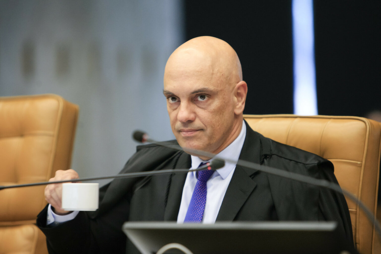 Moraes nega visita a filhos de Bolsonaro no Dia dos Pais; “isso tem dia para acabar”, ameaça Flávio