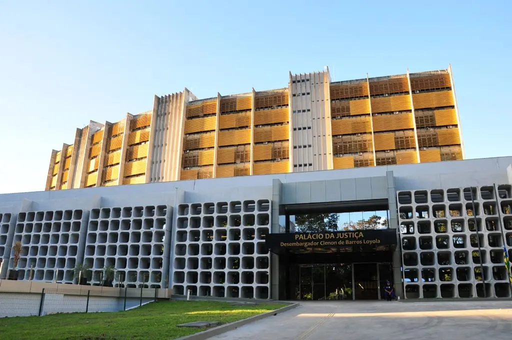 STF manda suspender “penduricalhos” e cobra devolução de valores pagos a magistrados de Goiás e outros 6 TJs