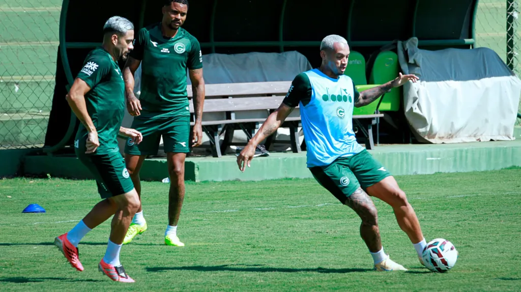Pressionado, Goiás visita o Botafogo-SP precisando vencer para seguir sonhando com o acesso
