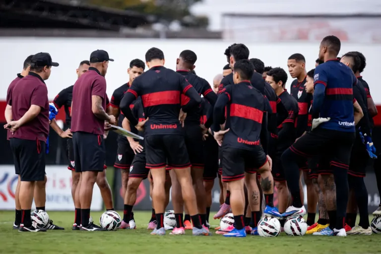Atlético-GO x Criciúma: Onde assistir ao vivo o jogo pelo Campeonato Brasileiro Série B