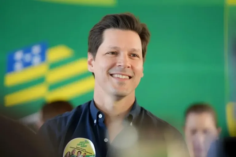 Quaest aponta crescimento de Daniel Vilela entre jovens e mulheres e liderança entre diferentes grupos