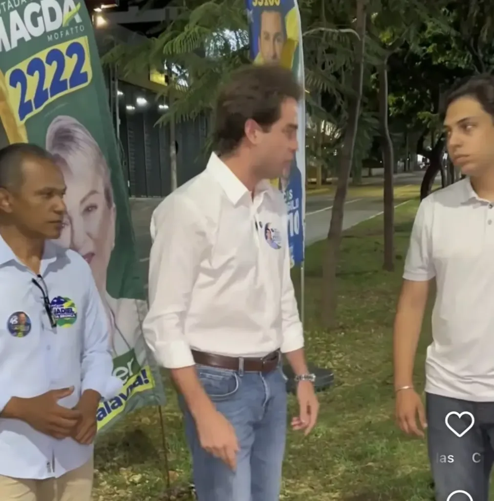 Justiça manda Felipe Cecílio devolver banners de adversários que ele retirou em Goiânia