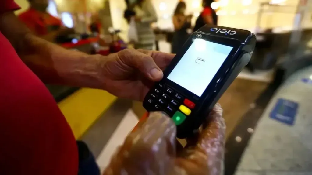 Acabou a restrição: seu vale-alimentação vai passar em qualquer lugar a partir de novembro