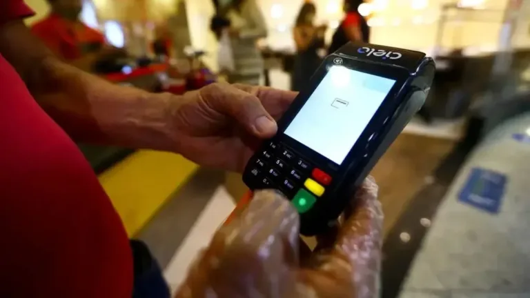 Acabou a restrição: seu vale-alimentação vai passar em qualquer lugar a partir de novembro