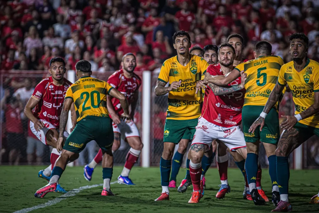 Série B: G2 ou G6? Veja as chances de acesso de Vila Nova, Atlético-GO e Goiás