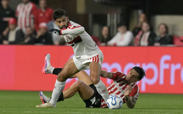 Flamengo empata com Estudiantes na Argentina e fica a uma vitória da final da Libertadores
