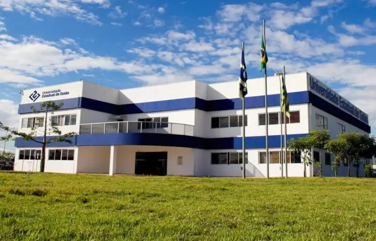 Provas do Vestibular UEG 2027/1 são aplicadas neste domingo (18)