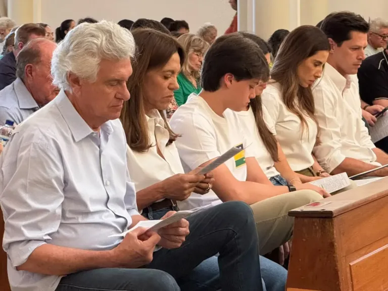 Missa reúne candidatos da base em Goiânia antes de votações do 1º turno das Eleições 2026