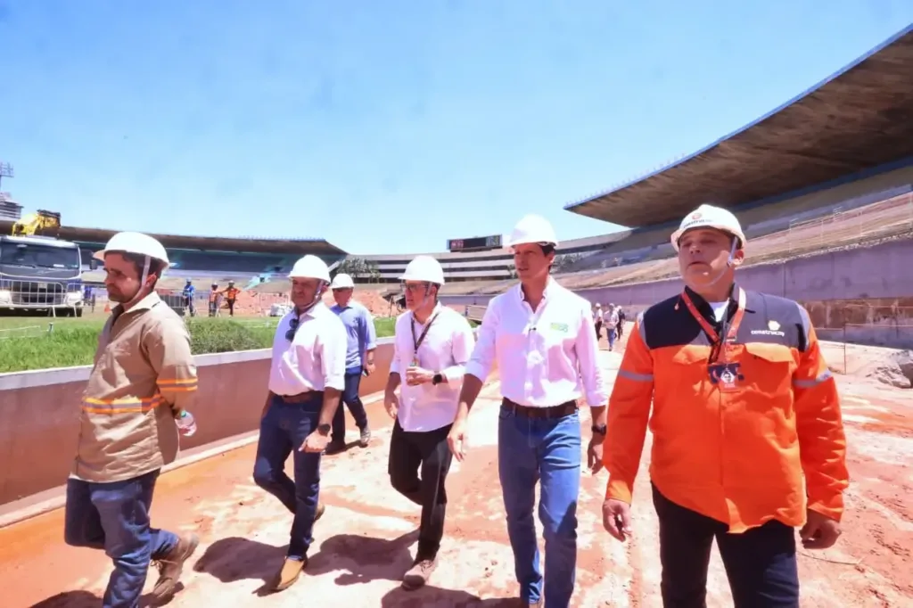 Daniel Vilela vistoria obras e destaca novo Serra Dourada como presente para Goiânia